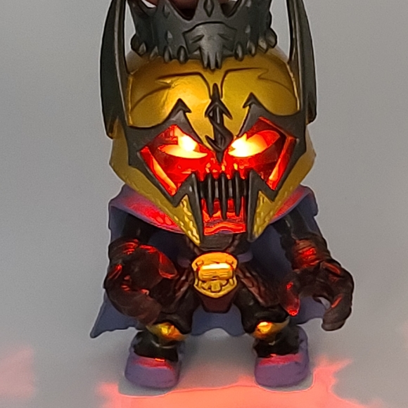 Treasure x King 6 Figures - includes Fire Eyes HTF Very Rare w/ Sword and Sheild - Picture 7 of 16